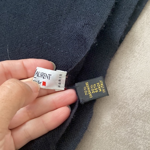 ⭐️🌴YSL Yves Saint Laurent 70% Cashmere 30% Silk Scarf - Picture 3 of 4